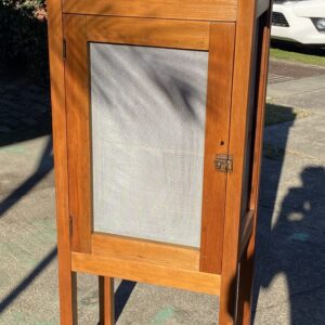 Good Pine Meatsafe with Gallery (640w x 400d x 1400h)