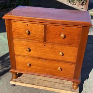 Small Late Victorian Cedar 4 Drawer Chest on Turned Legs(890w x 460d x 860h)
