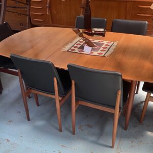 Parker Extension Table and 6 Ballarat Chairs